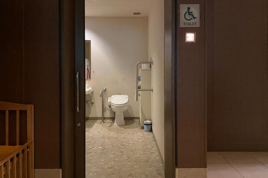 共用部身障者トイレ入り口