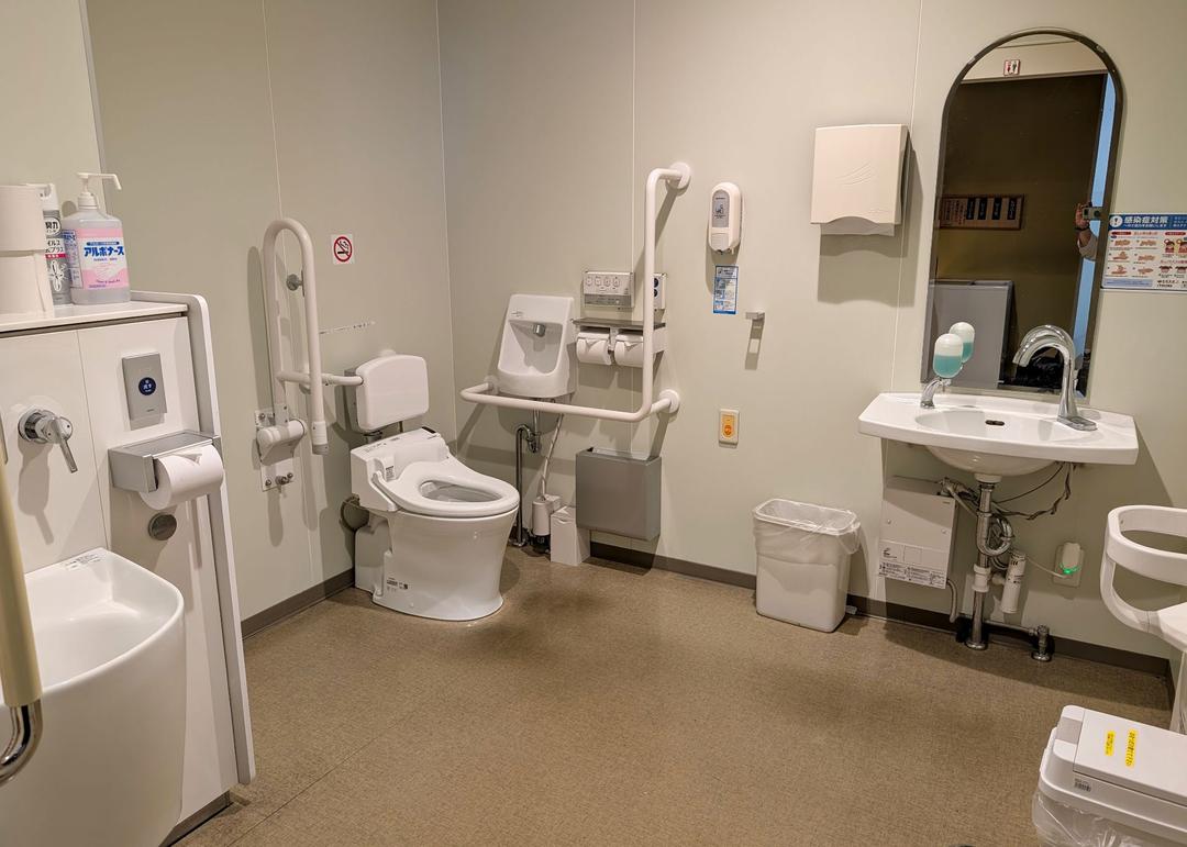 ユニバーサルトイレ