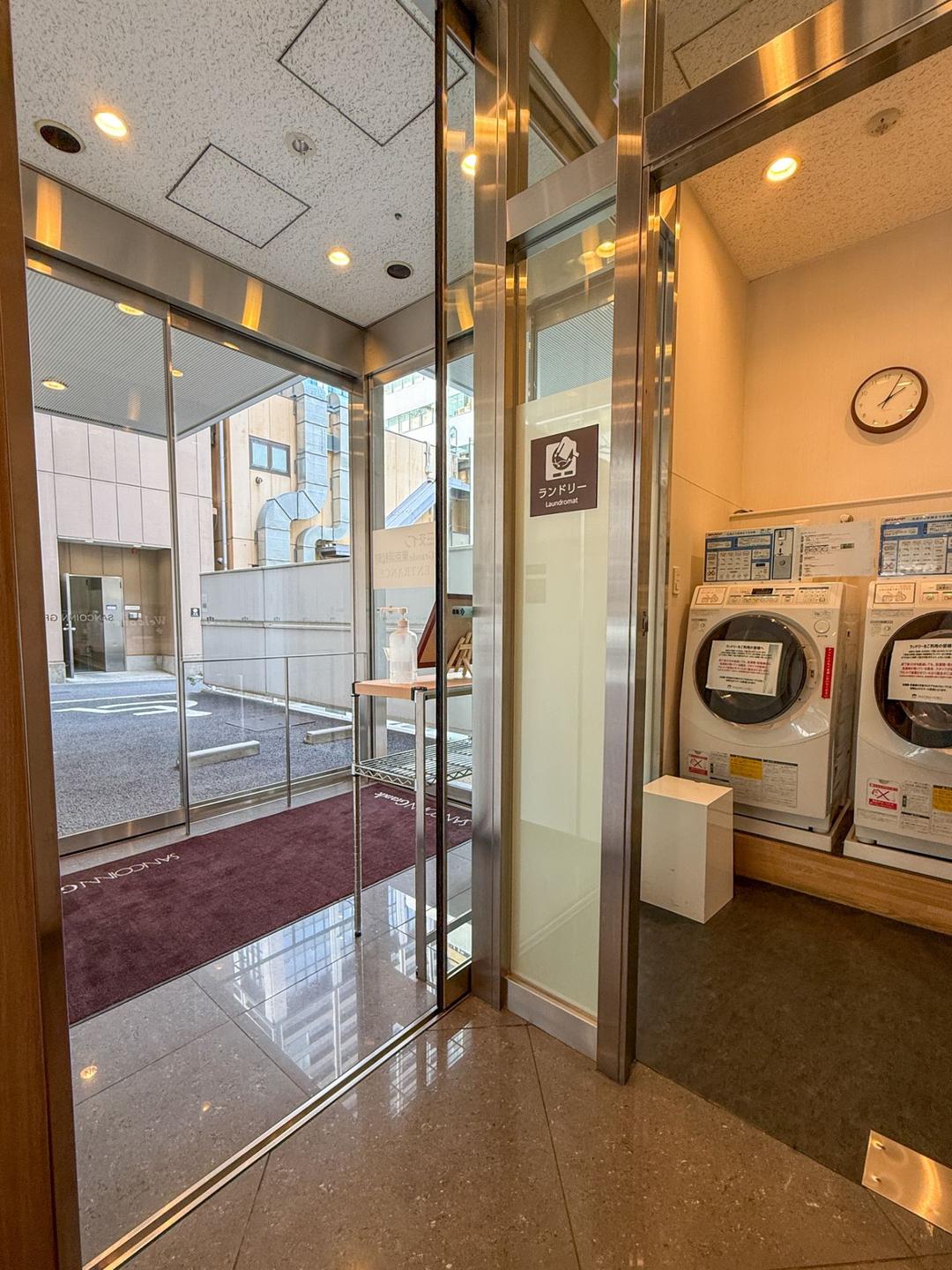 駅側出入口(エントランス)