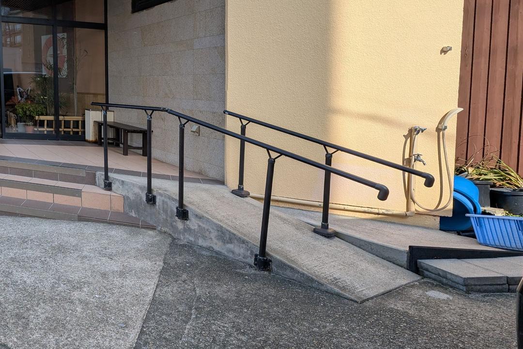 正面エントランススロープ