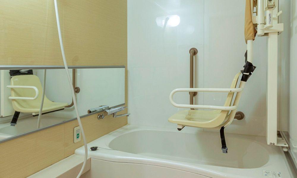 ユニバーサルルーム専用移動式バスチェア