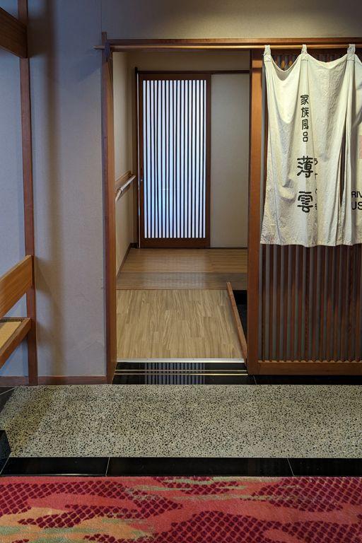 家族風呂入口スロープ