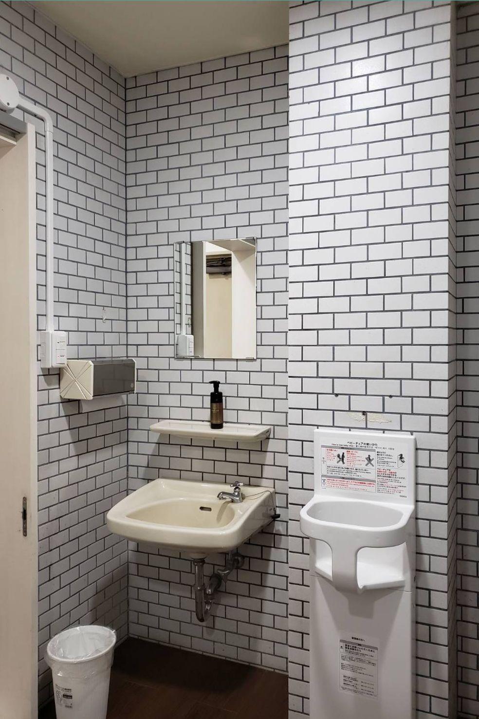 1F共用多目的トイレ