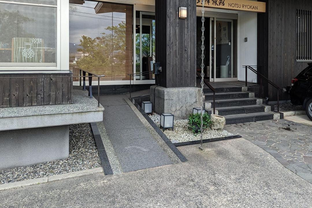 エントランススロープ