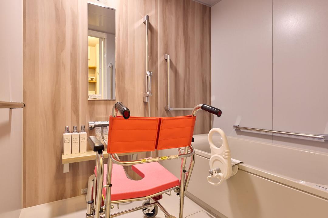 浴室貸出用備品(シャワーキャリー、補助手すり)