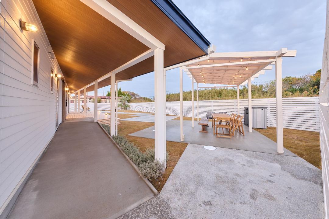 外構アプローチ(車いすでも移動可能なデザイン通路)