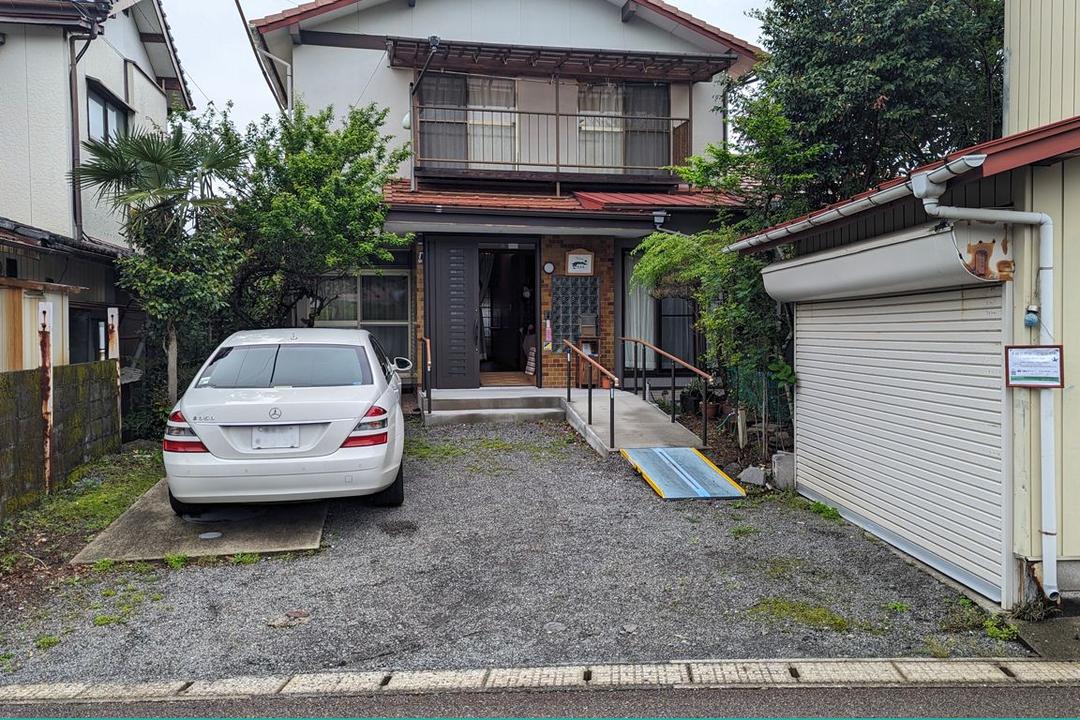 駐車場(建物正面)