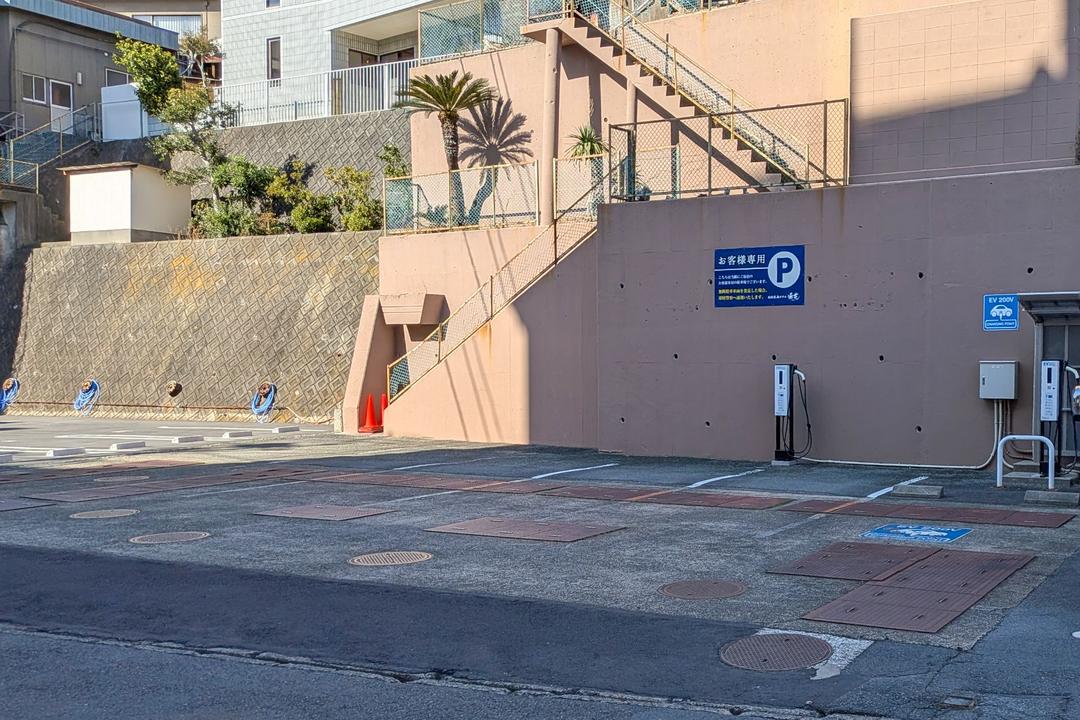 身障者専用駐車場はありませんが、確保することが可能です。