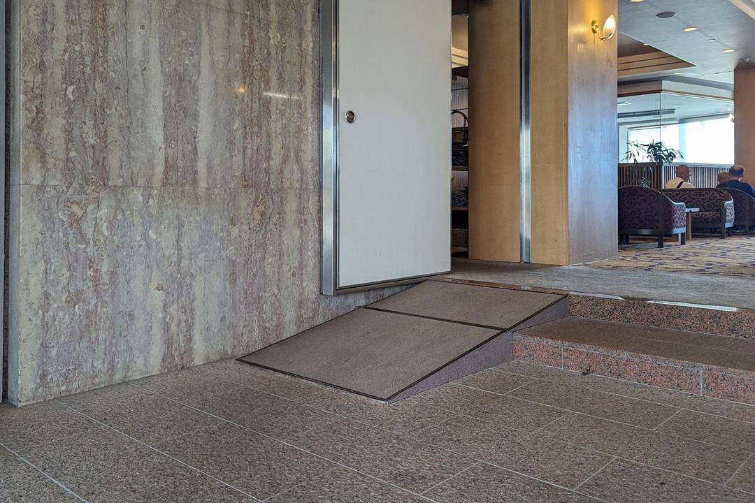 エントランススロープ