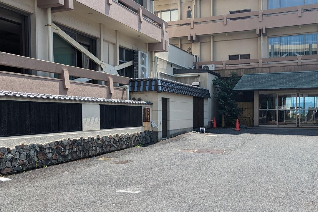 駐車場(エントランス前)